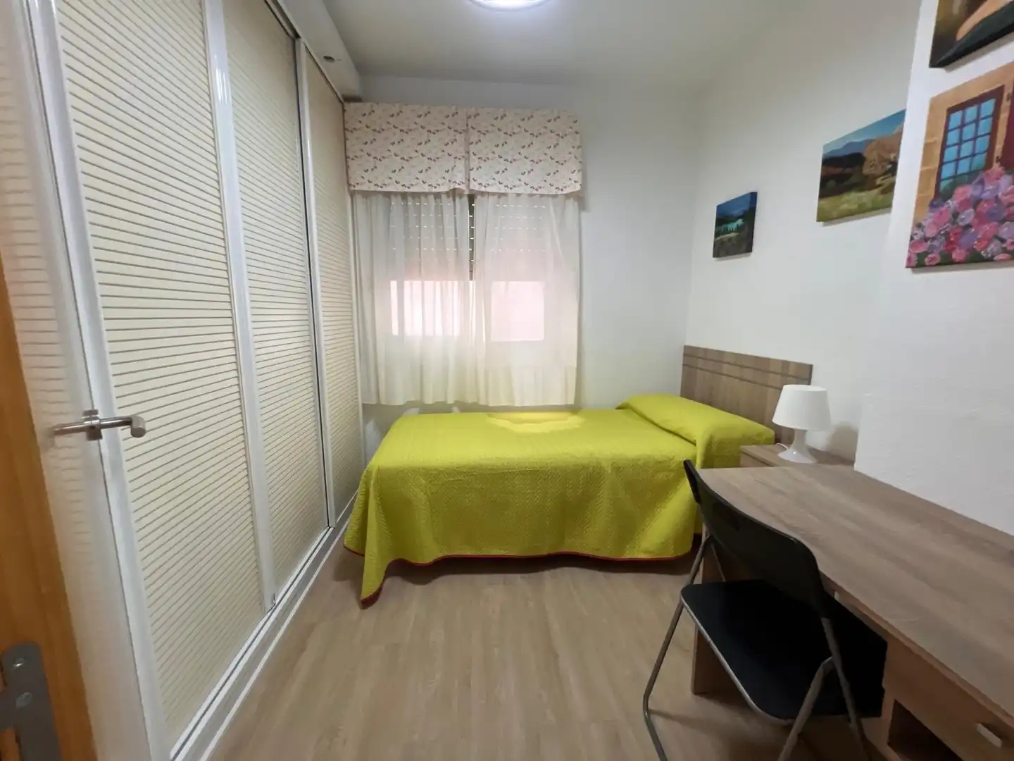 Schlafzimmer von Wohnung zum Verkauf in Cádiz mit Möbliert und Balkon