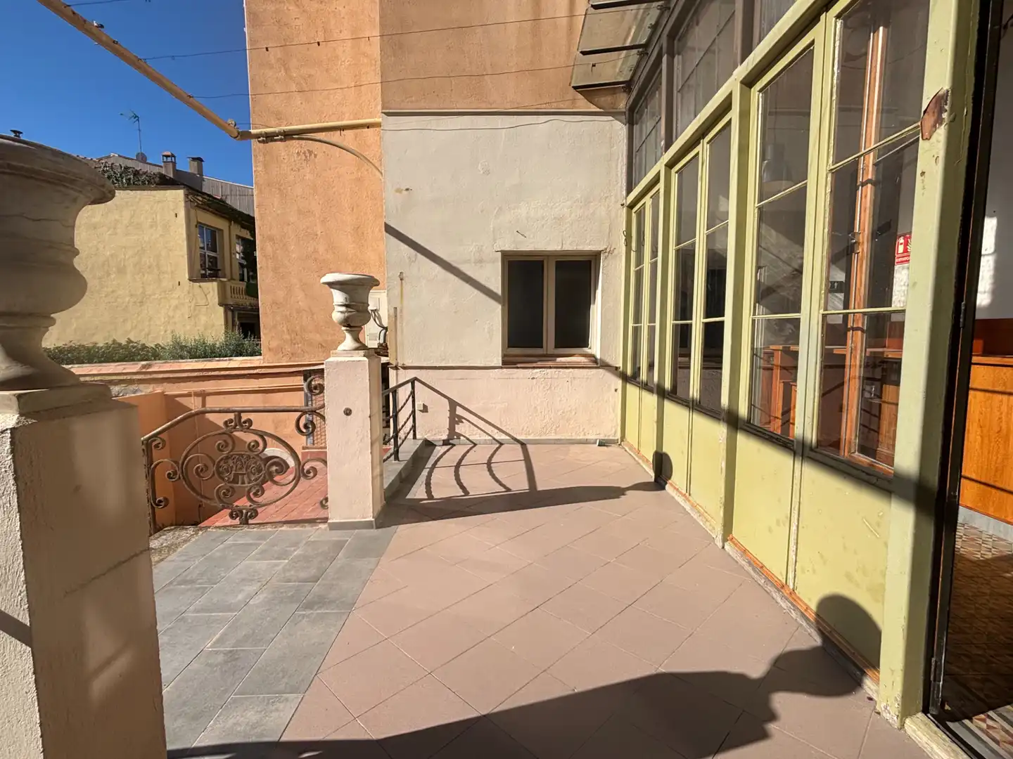 Terrasse von Erdgeschoss zum Verkauf in Terrassa mit Klimaanlage, Heizung und Privatgarten
