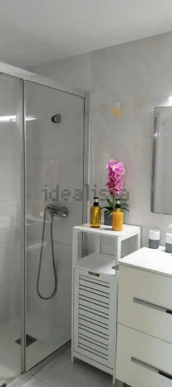 Baño de Piso de alquiler en Almería con Aire acondicionado y Amueblado