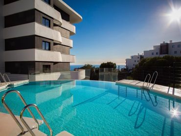 Neubau-Erdgeschosswohnung mit Pool zum Verkauf in Avenida 8 de Marzo 35