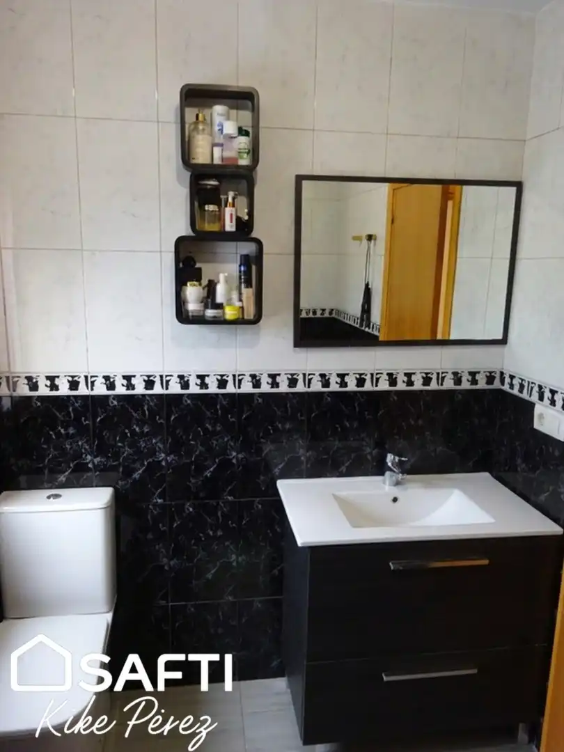 Bany de Casa o xalet en venda en Rubí amb Terrassa, Piscina i Moblat