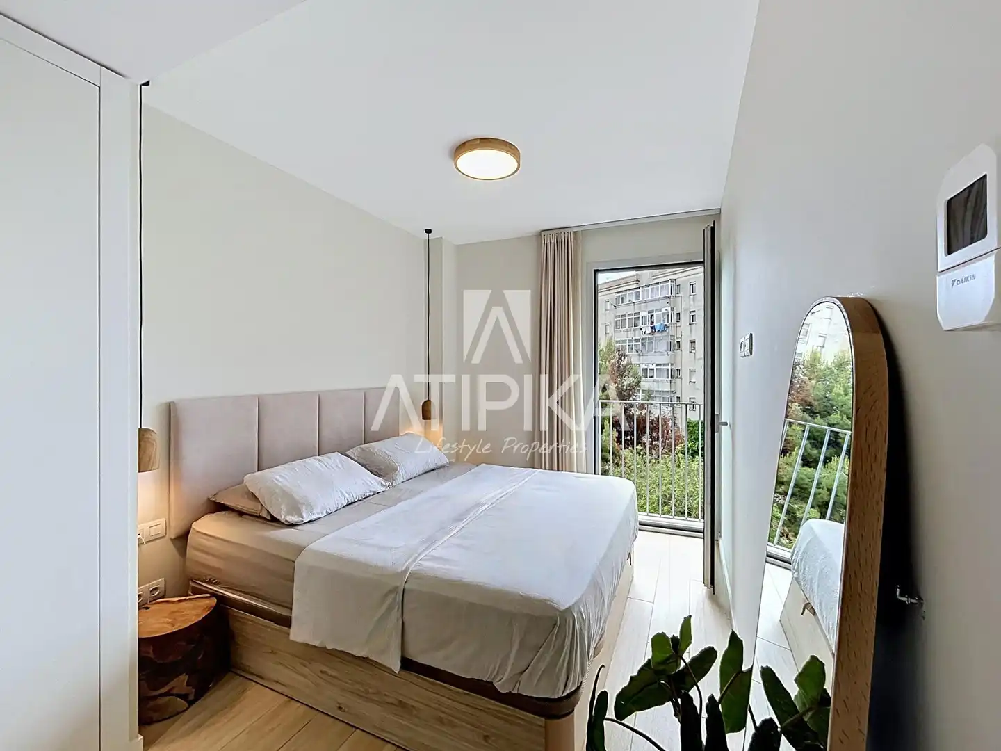 Bedroom of Flat for rent in Barcelona  with Air Conditioner, Parquet flooring and Terrace