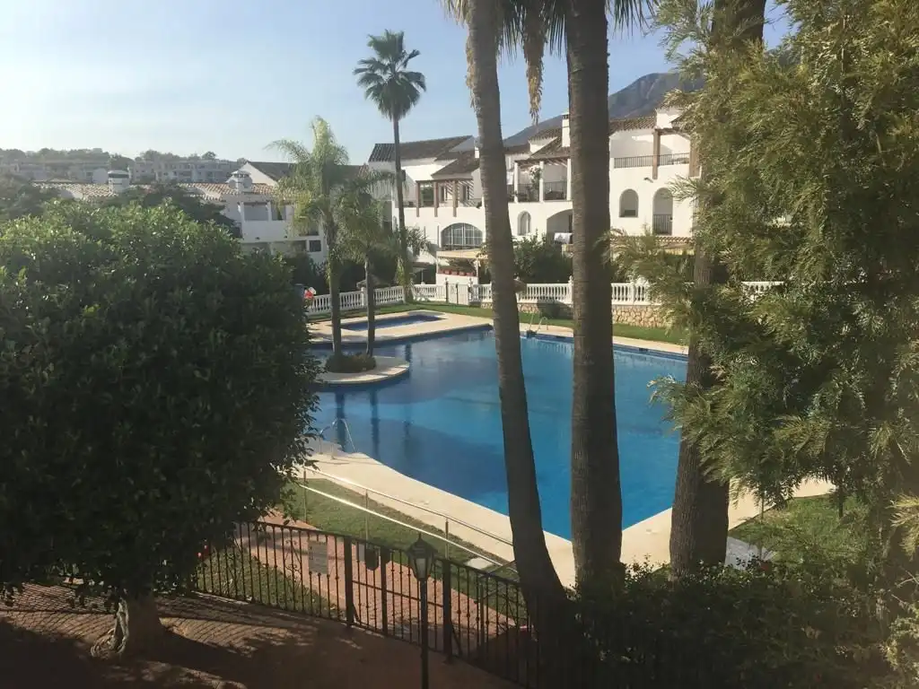 Schwimmbecken von Dachboden zur Miete in Mijas mit Klimaanlage, Terrasse und Balkon