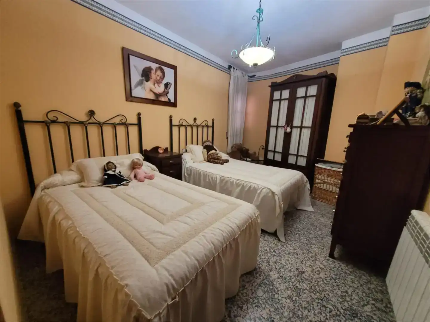 Dormitori de Casa o xalet en venda en Baza amb Aire condicionat, Jardí privat i Traster