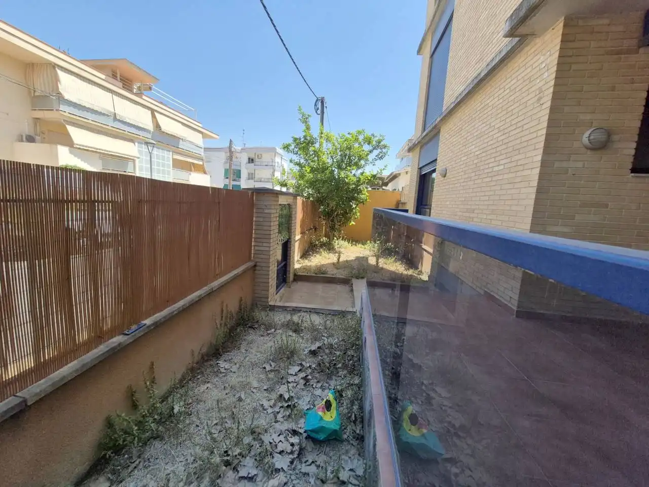 Vista exterior de Pis en venda en Cubelles amb Calefacció, Jardí privat i Traster