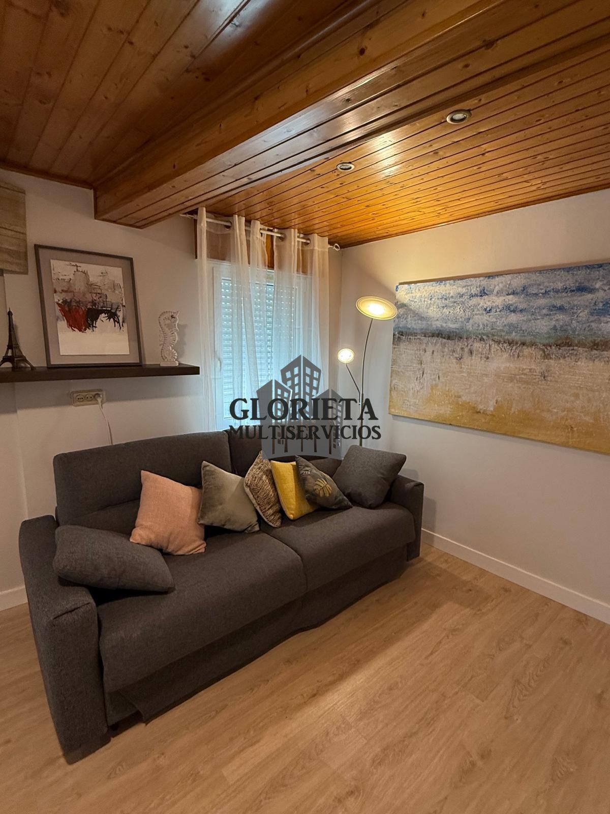 Living room of Flat for sale in Vigo   with Heating, Parquet flooring and Furnished