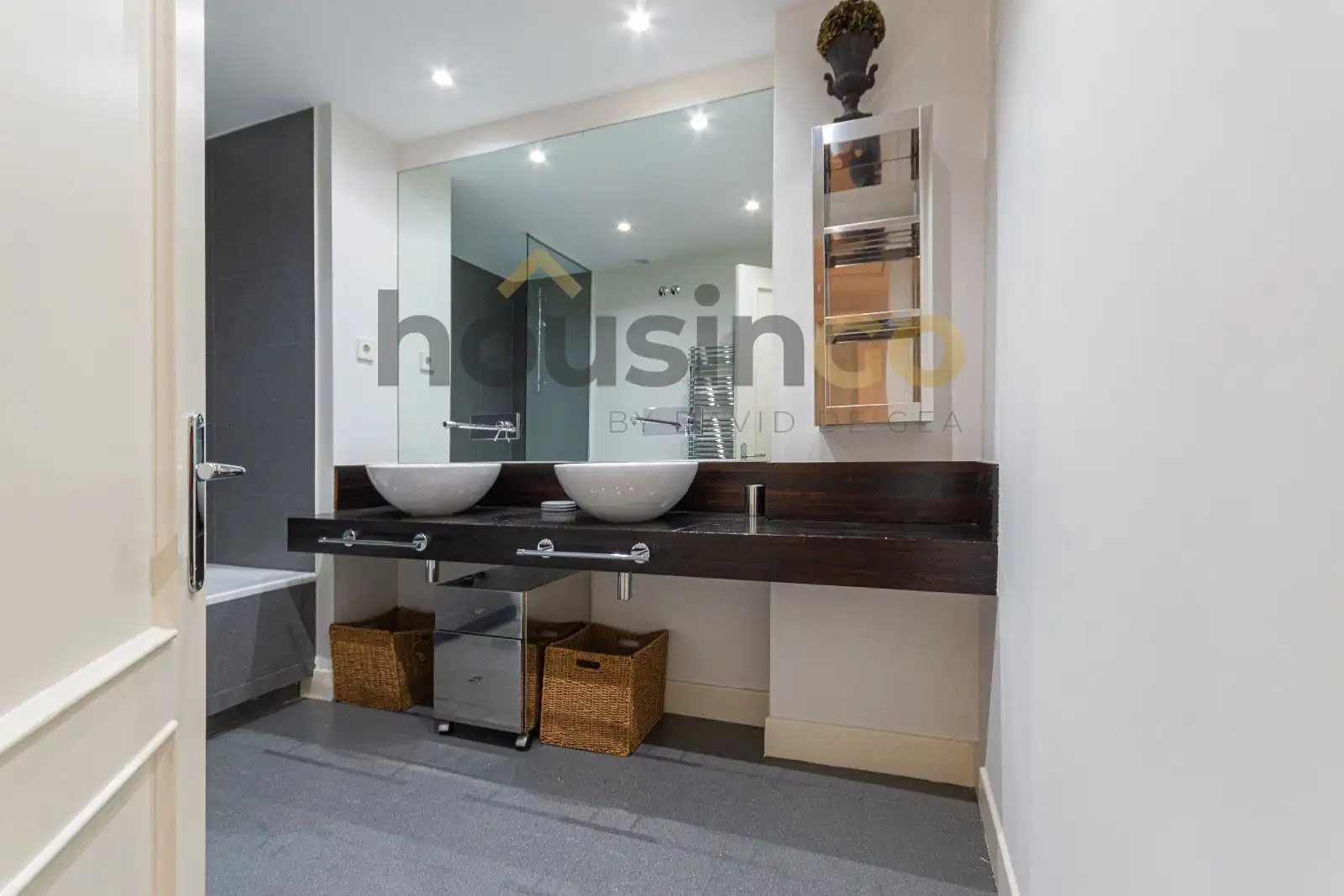 Bathroom of Flat for rent in Madrid  with Air Conditioner, Heating and Furnished