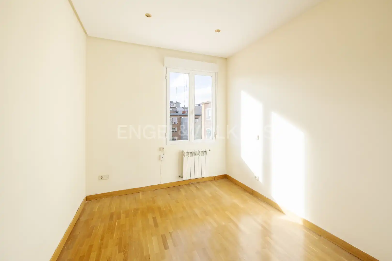 Bedroom of Flat for rent in Madrid  with Air Conditioner, Heating and Parquet flooring