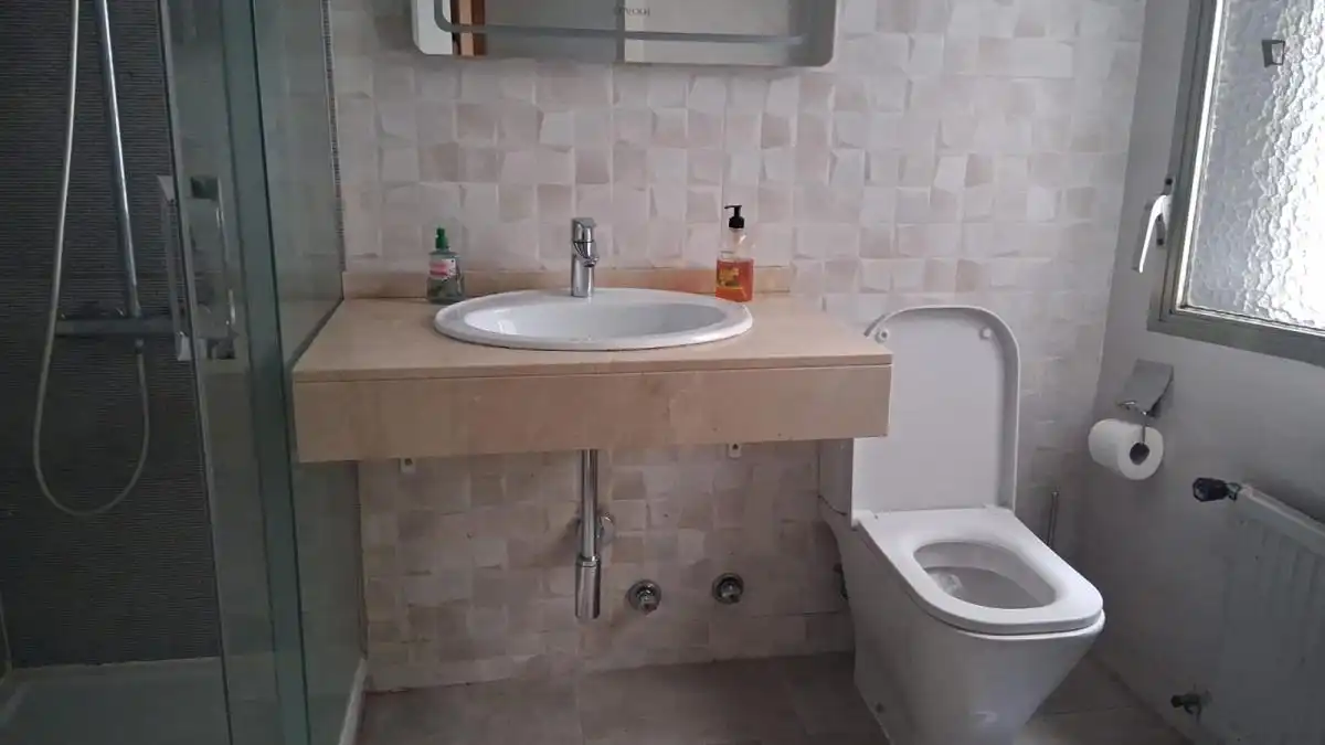 Badezimmer von Wohnungen zur untervermieten in Granada mit Klimaanlage, Heizung und Möbliert