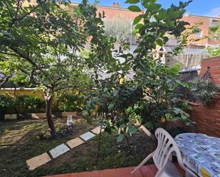 Jardí de Casa adosada en venda en Badalona amb Aire condicionat, Terrassa i Balcó