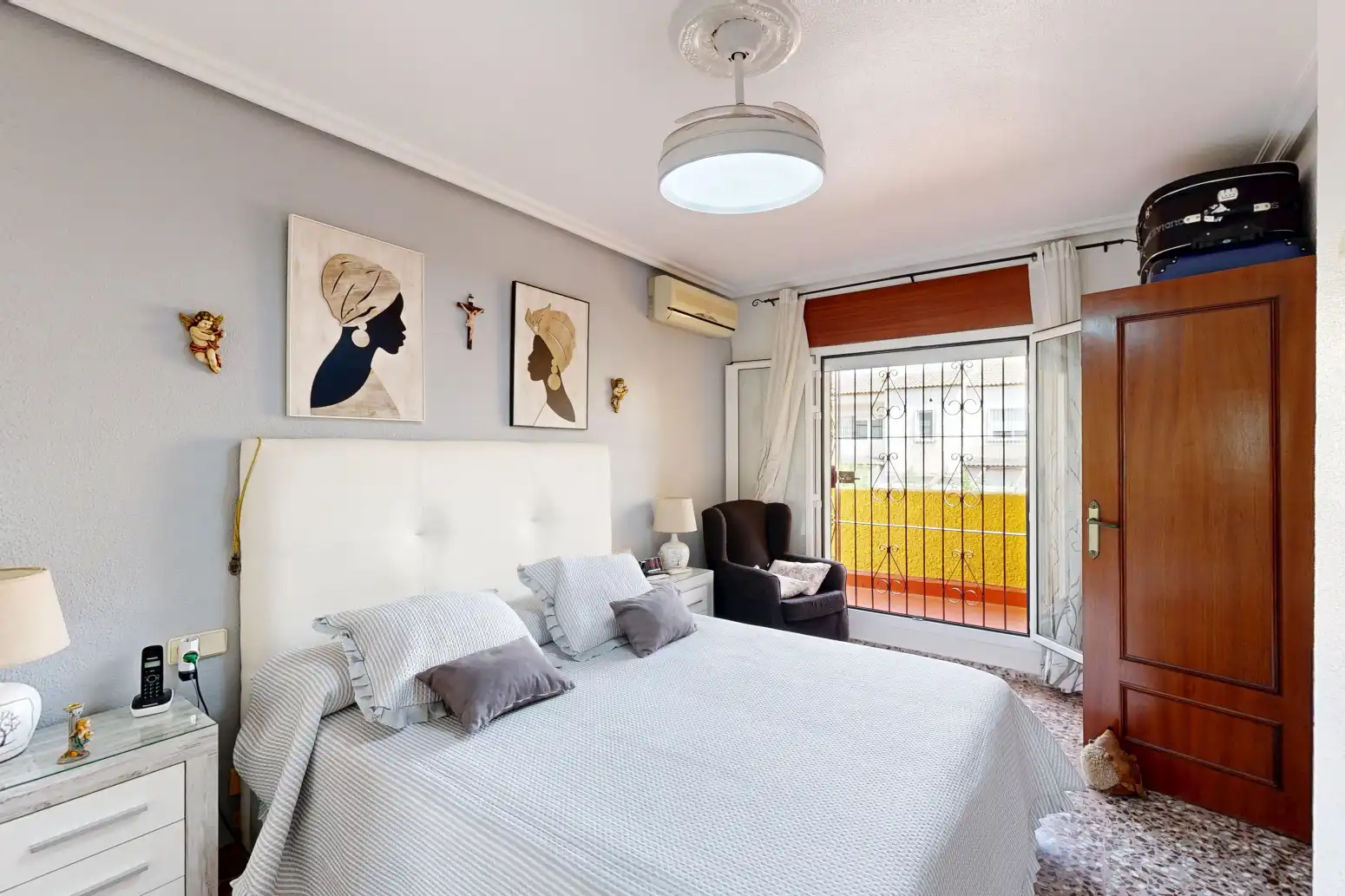 Dormitori de Casa o xalet en venda en Cartagena amb Jardí privat