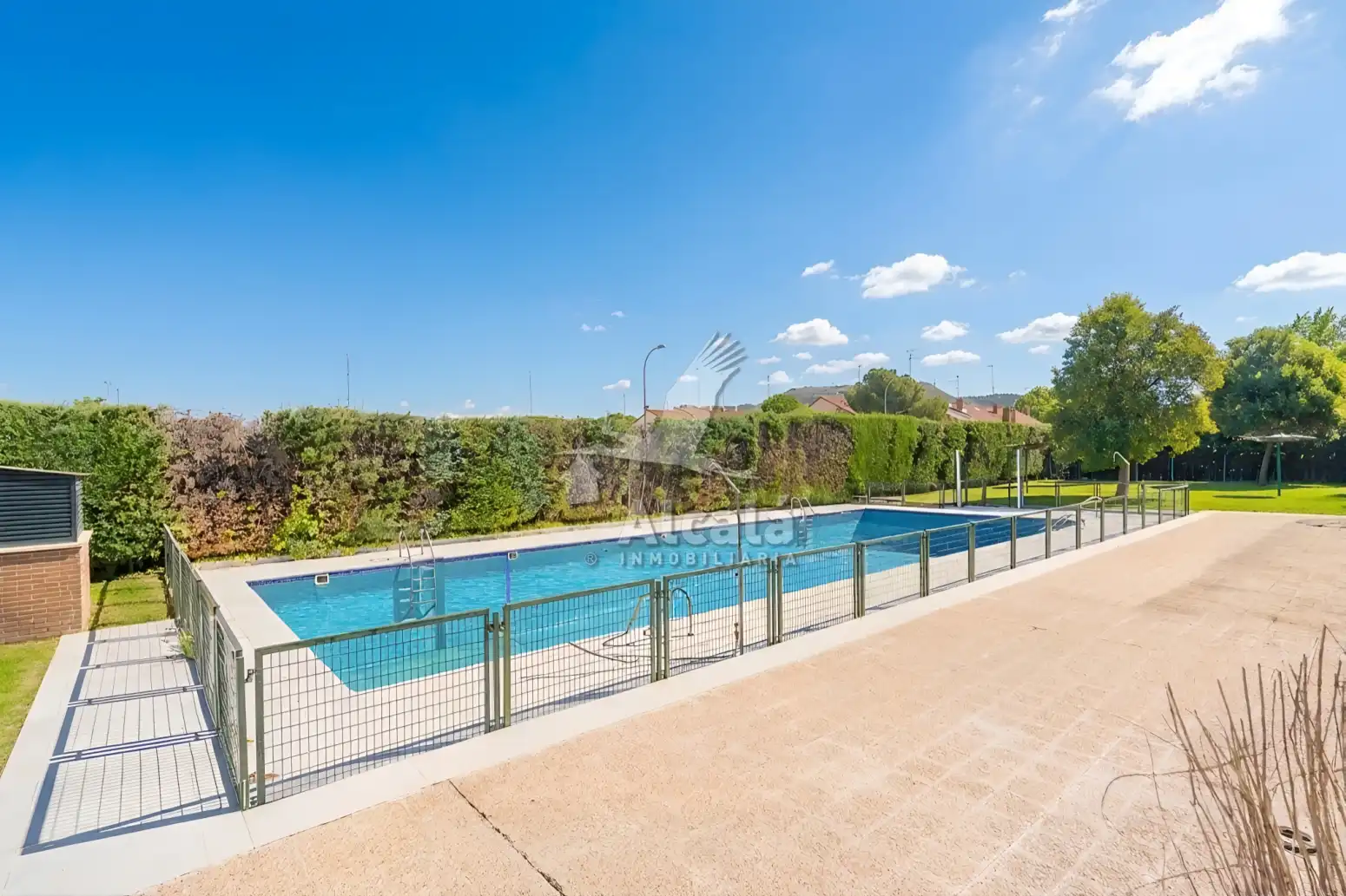Swimming pool of Flat for sale in Alcalá de Henares  with Air Conditioner, Heating and Private garden