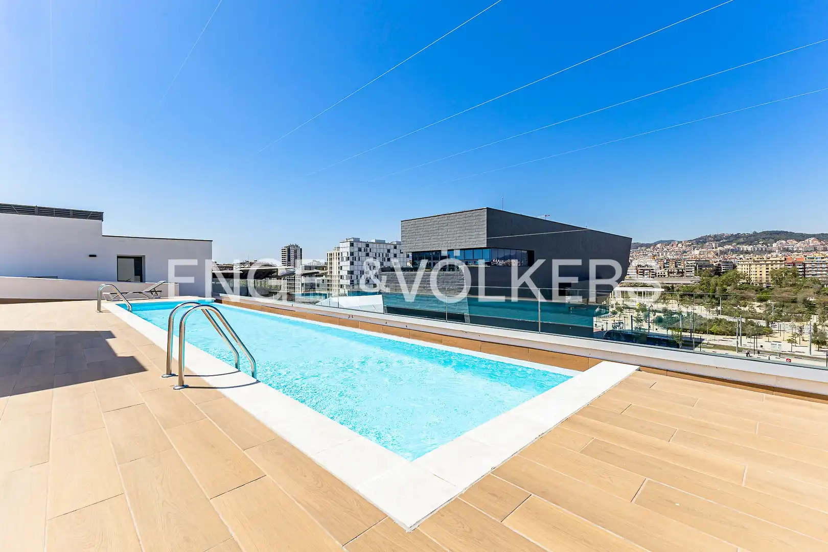 Piscina de Pis en venda en Barcelona amb Aire condicionat, Calefacció i Terrassa