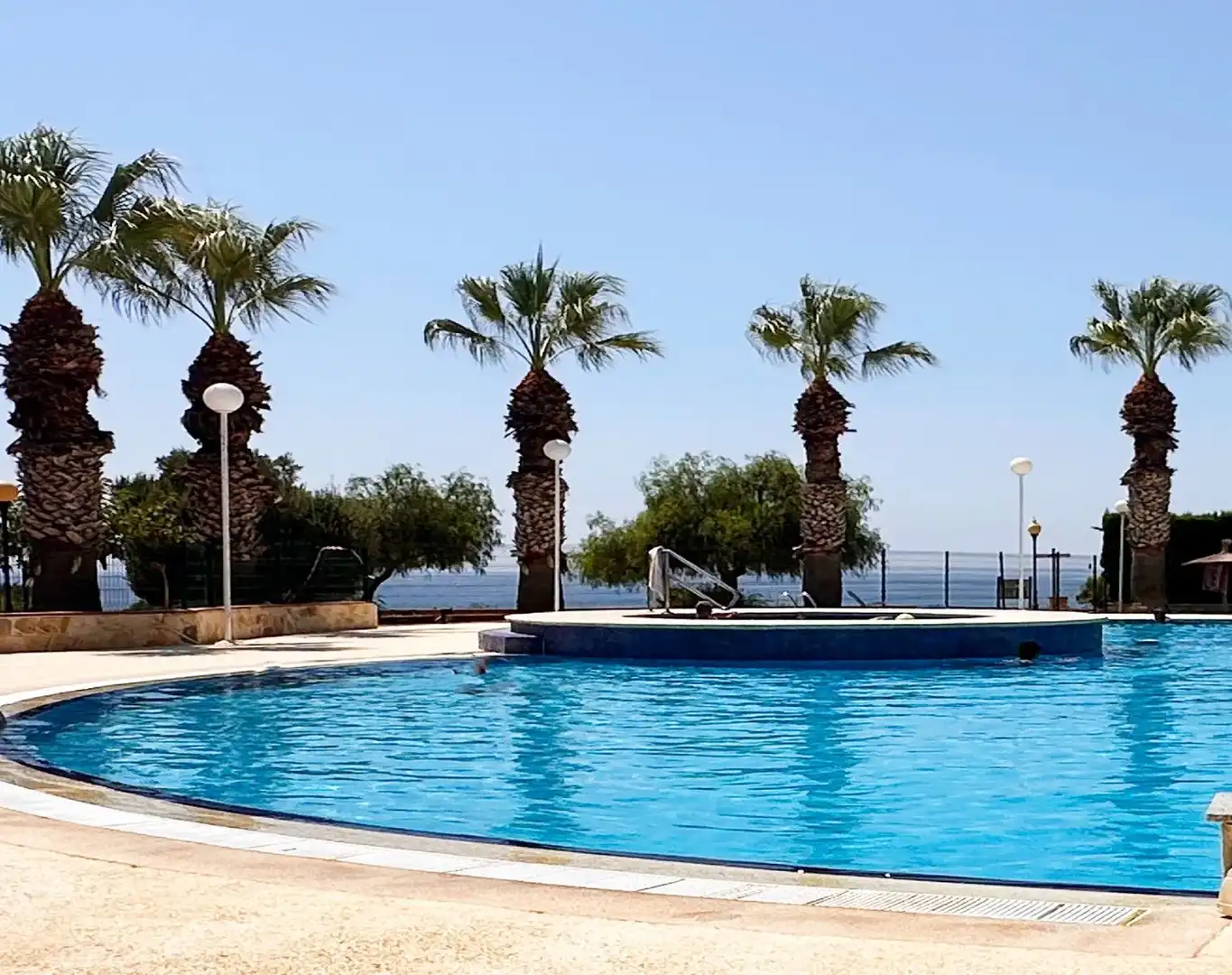 Apartamento con piscina en venta en Calle Aguamarina, imagen 2