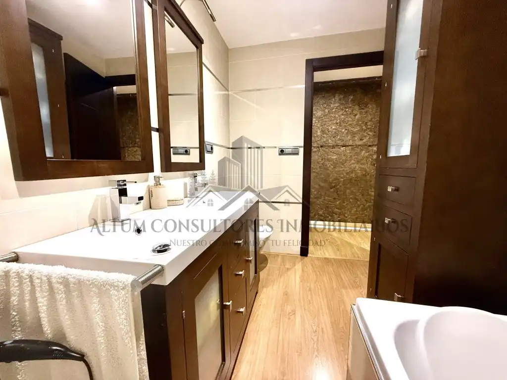 Bathroom of Flat for sale in Sevilla