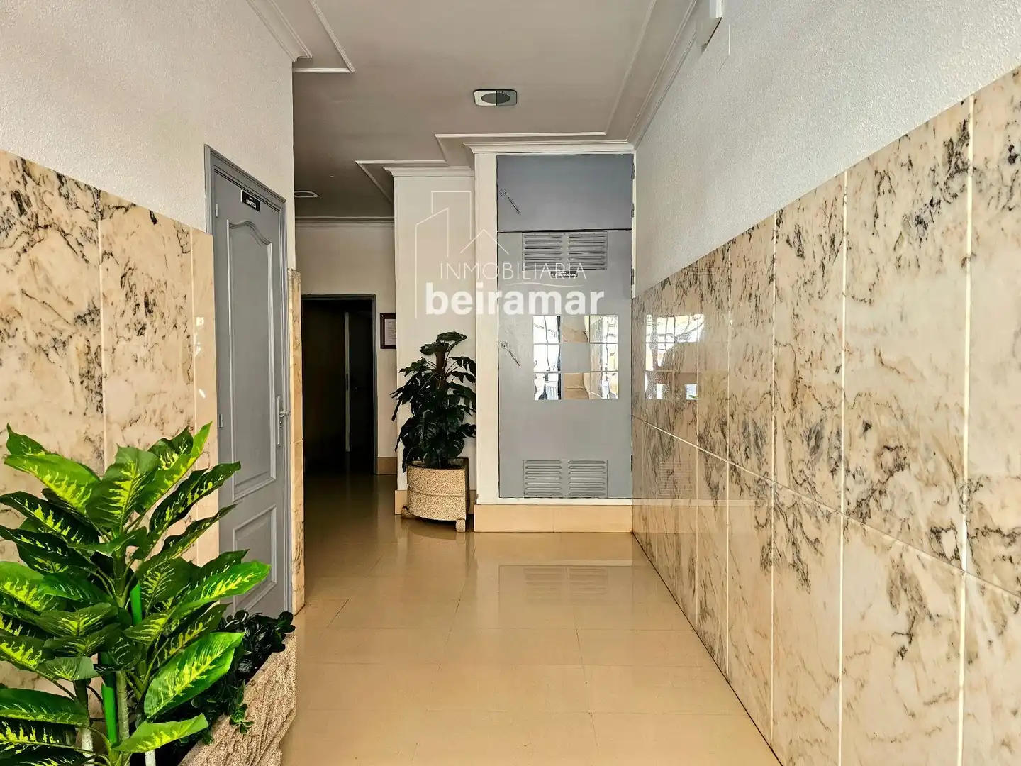 Piso en venta en Ribeira con Calefacción, Terraza y Trastero
