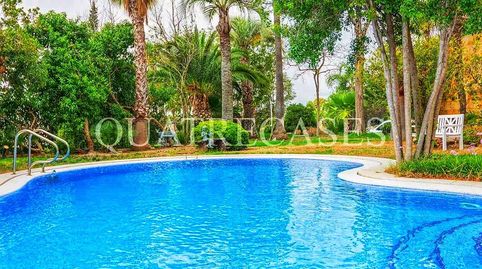 Villa excepcional de arquitectura mediterránea, con ermita propia y 2.400 m² de jardines que constituyen suelo edificable.