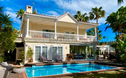 Vista exterior de Casa o xalet en venda en Mijas amb Aire condicionat, Terrassa i Balcó