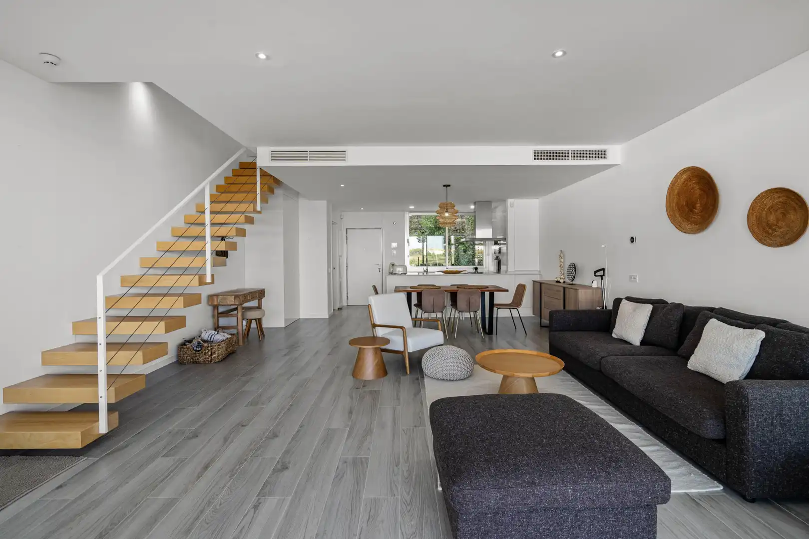 Sala de estar de Casa adosada de alquiler en Estepona con Aire acondicionado, Terraza y Piscina