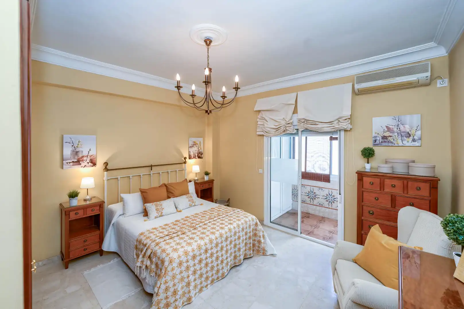 Habitación de Apartamento en venta en Sevilla con Alarma