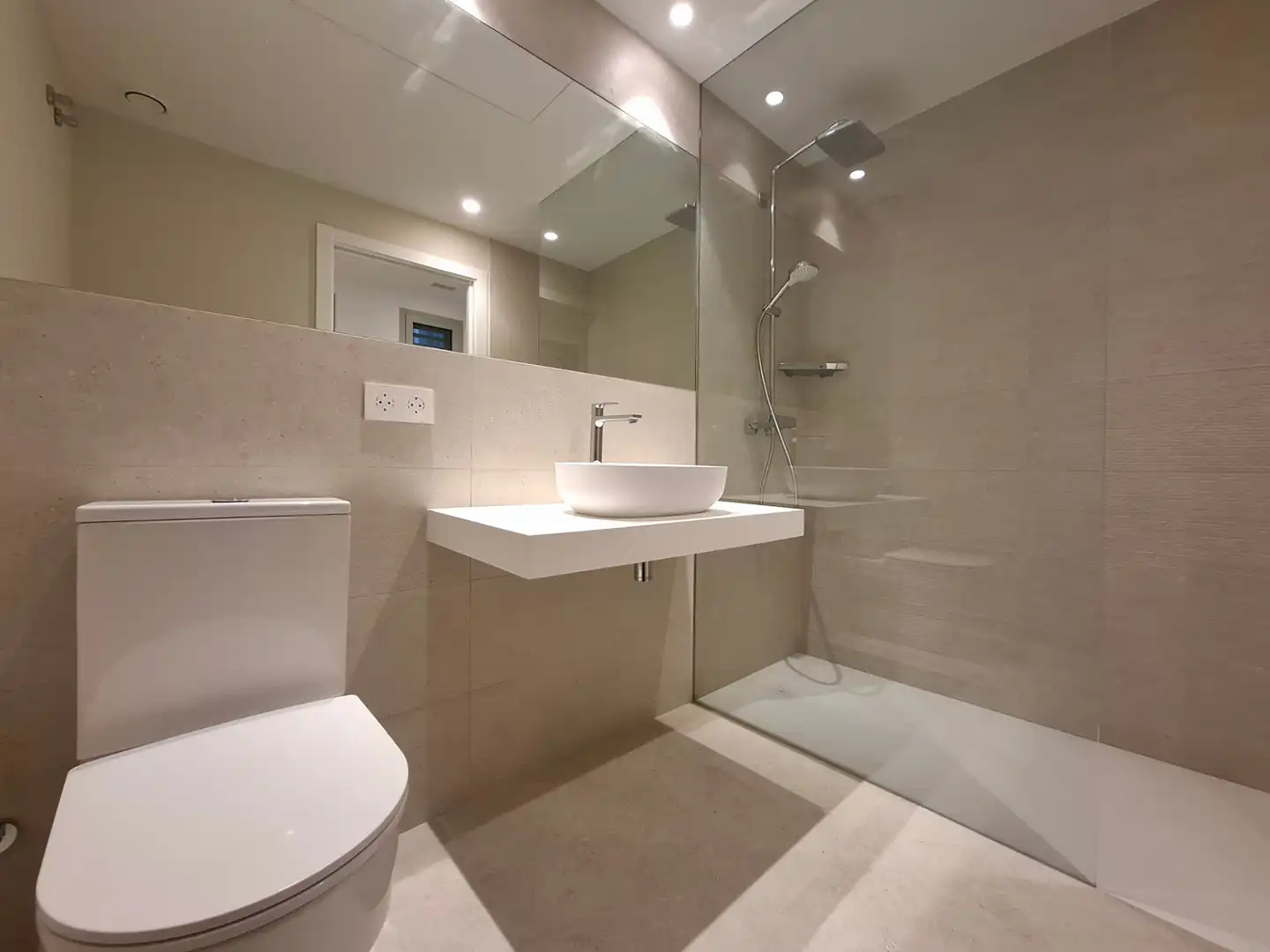 Bathroom of Flat for sale in Palamós  with Air Conditioner, Heating and Terrace