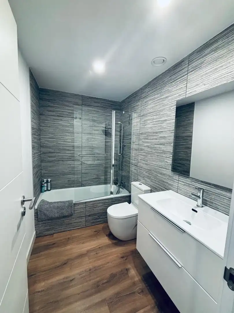 Baño de Casa adosada en venta en Castellet i la Gornal con Aire acondicionado, Calefacción y Piscina