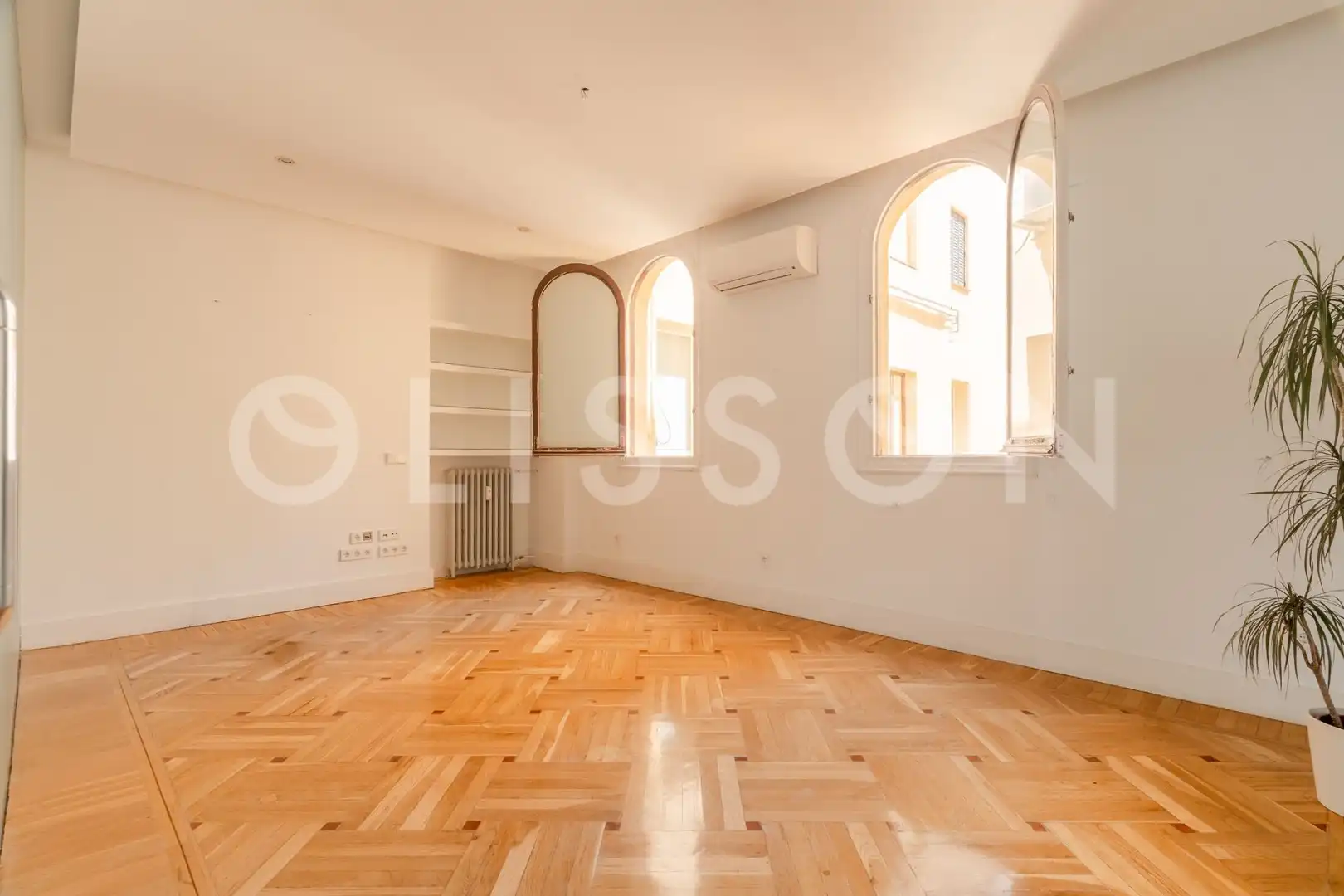 Living room of Flat for sale in Madrid  with Air Conditioner, Heating and Storage room