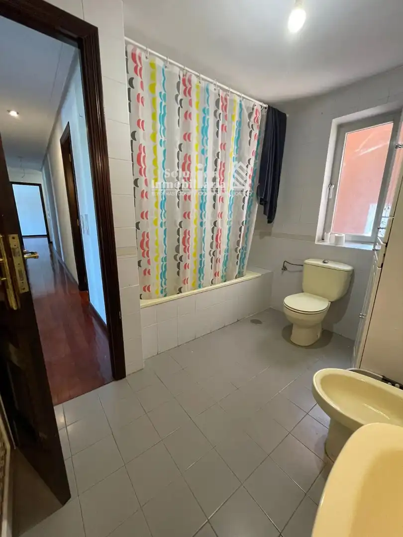 Baño de Piso en venta en Salamanca con Calefacción, Terraza y Trastero