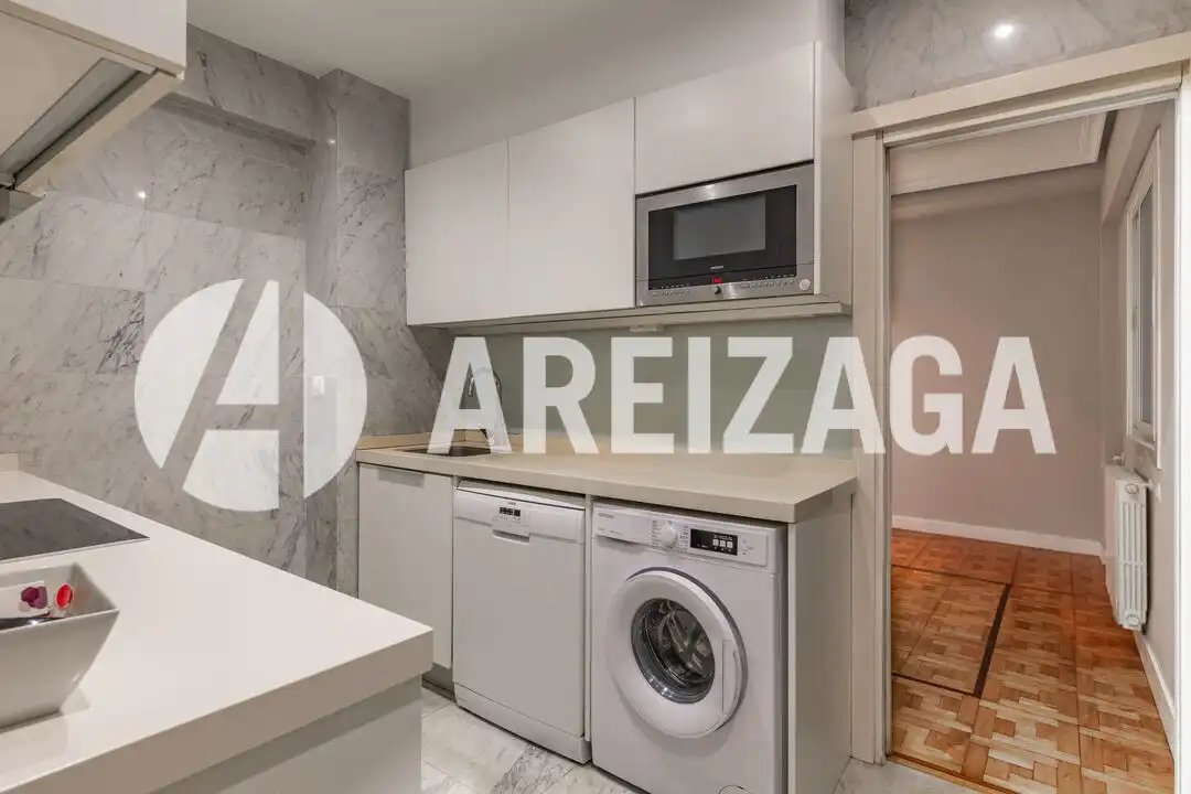 Cuina de Pis en venda en Donostia - San Sebastián  amb Calefacció i Balcó