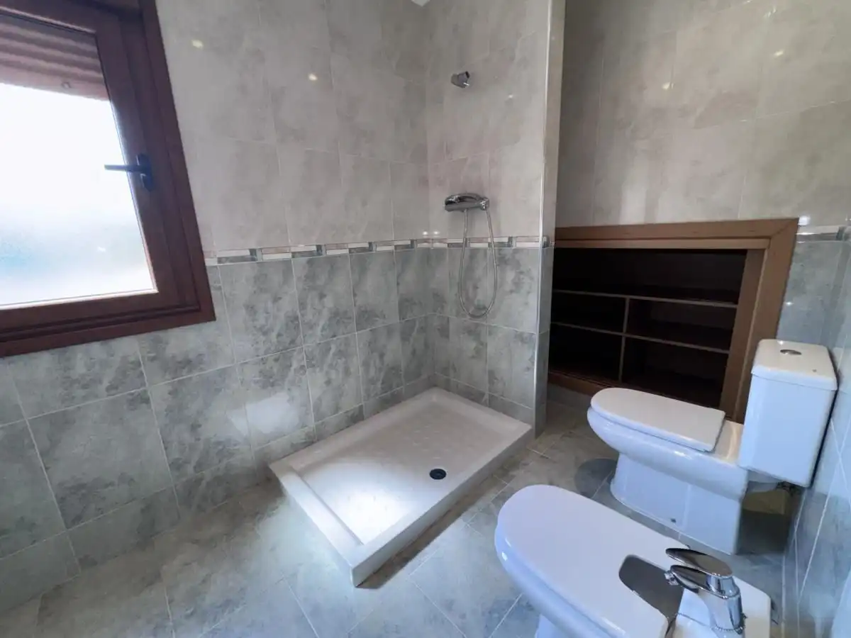 Bany de Casa o xalet en venda en Siero amb Calefacció, Jardí privat i Terrassa