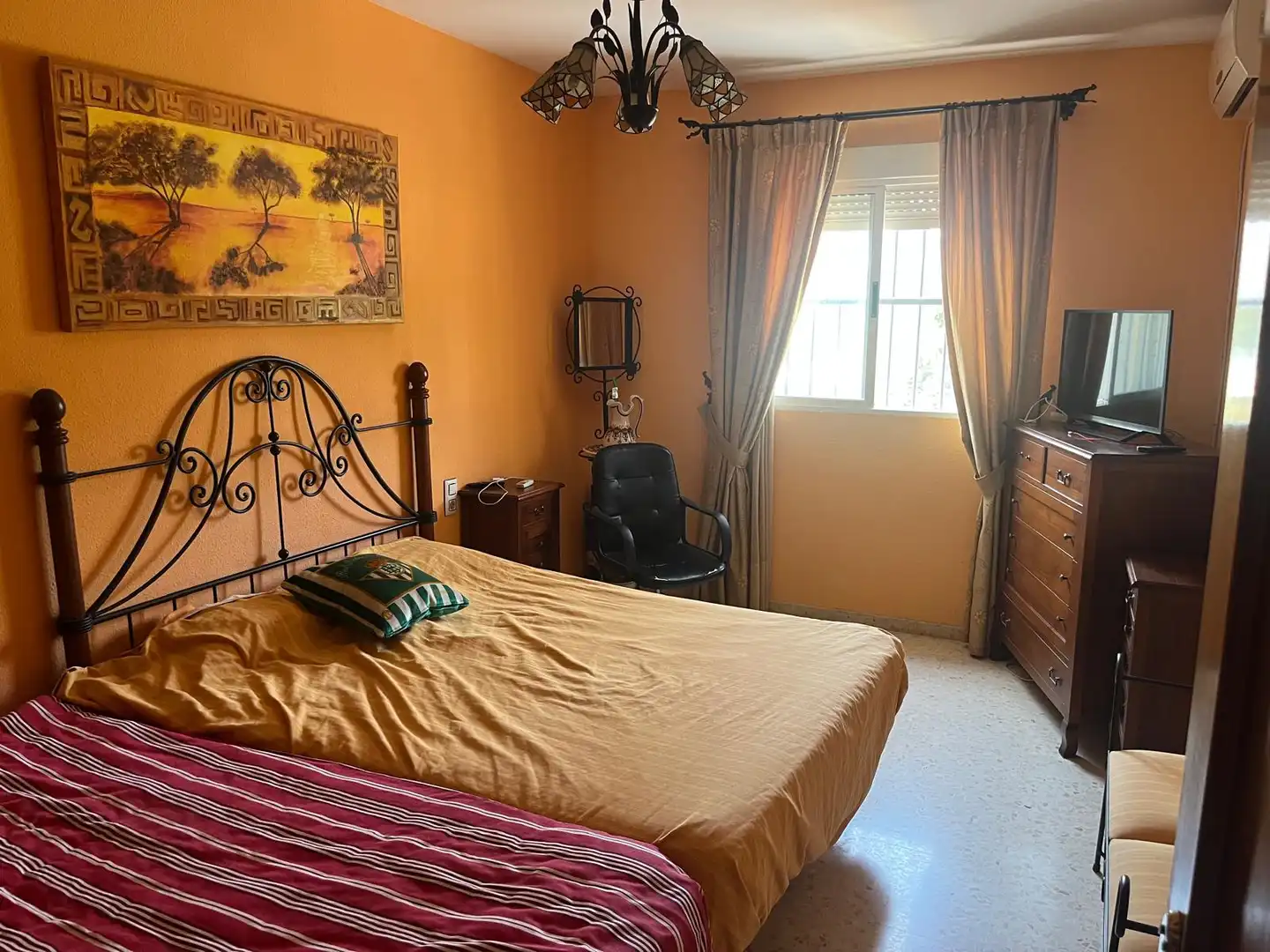 Habitación de Casa adosada en venta en La Rinconada con Aire acondicionado y Terraza