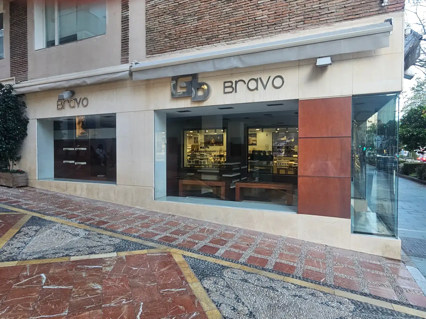 Local comercial en venda a Avenida Ramón y Cajal, imagen 2