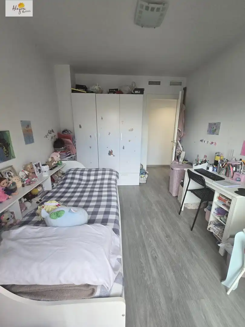 Dormitori de Apartament en venda en Paterna amb Aire condicionat, Traster i Moblat