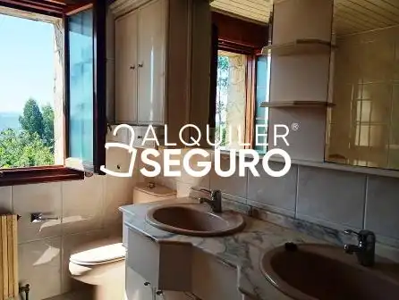 Bathroom of Flat for rent in Cambre   with Heating and Terrace