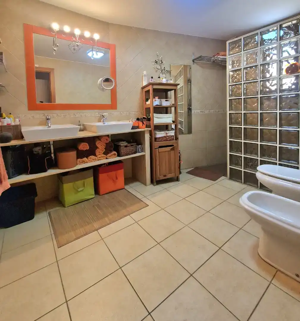 Baño de Piso en venta en Calldetenes con Parquet