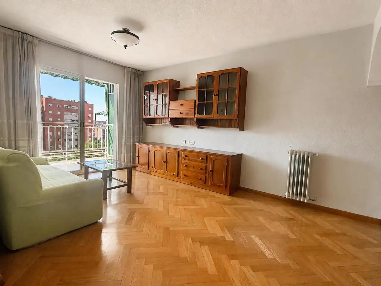 Sala de estar de Piso en venta en Madrid con Calefacción, Parquet y Terraza