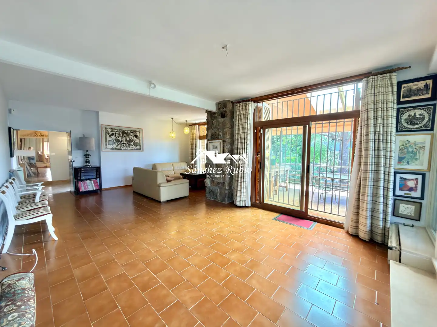 Sala d'estar de Casa o xalet en venda en Torrelodones amb Calefacció, Jardí privat i Parquet