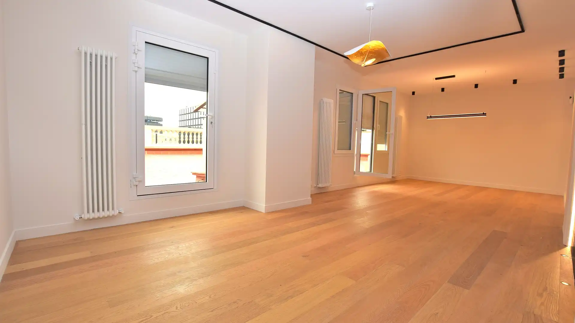 Vista exterior de Àtic en venda en Barcelona amb Aire condicionat, Calefacció i Parquet