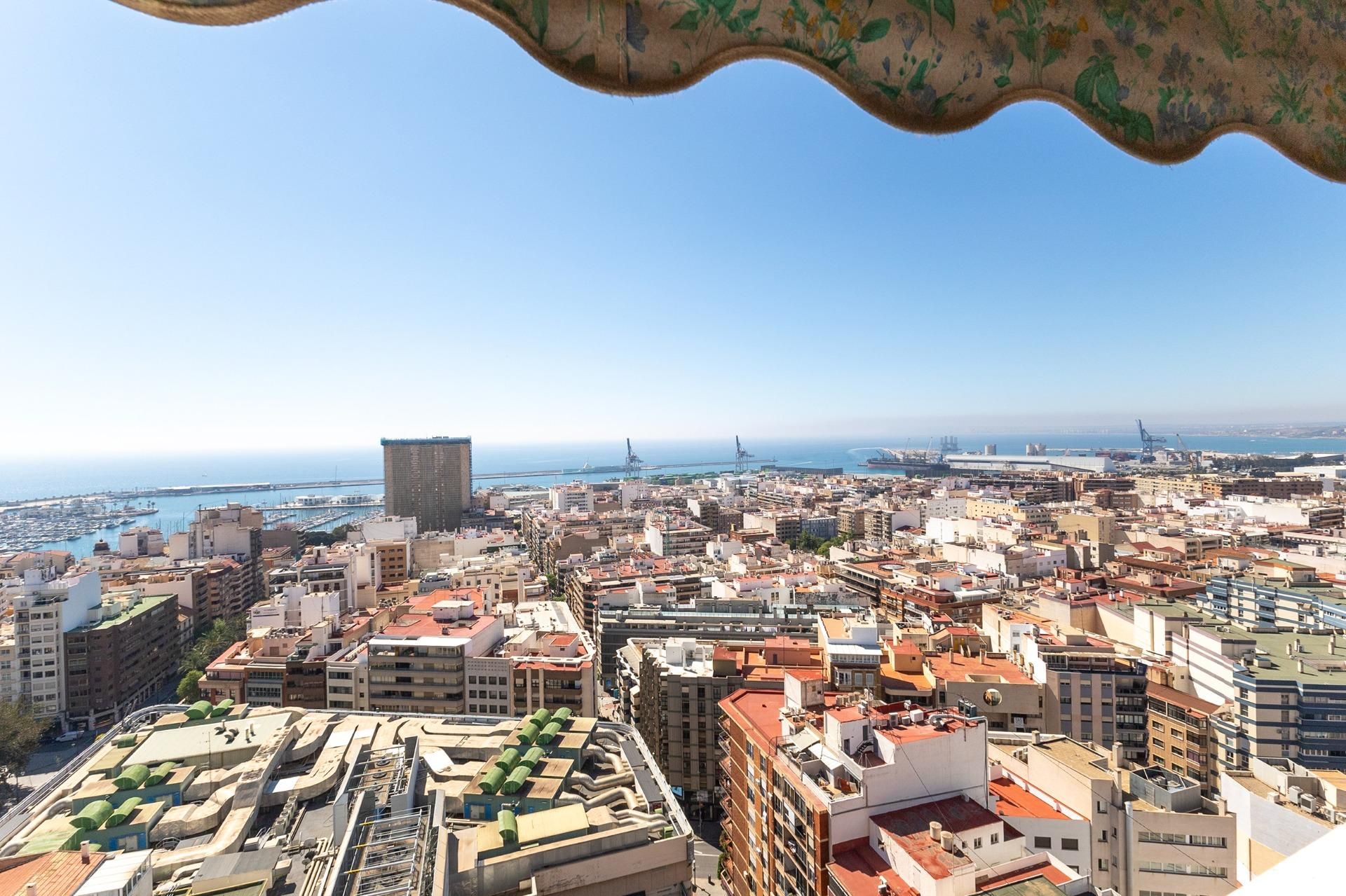 Vista exterior de Apartament en venda en Alicante / Alacant amb Aire condicionat i Terrassa