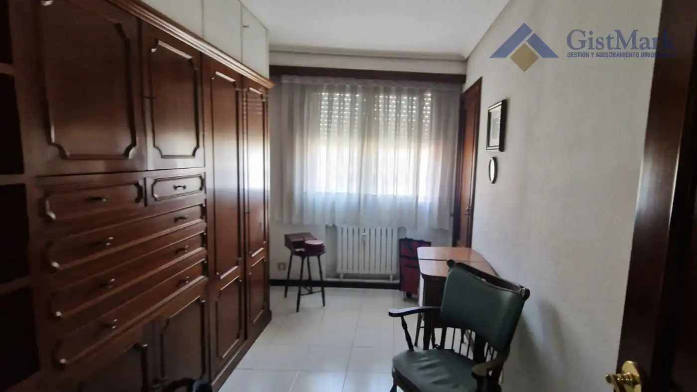 Piso en venta en Vigo  con Calefacción, Parquet y Terraza