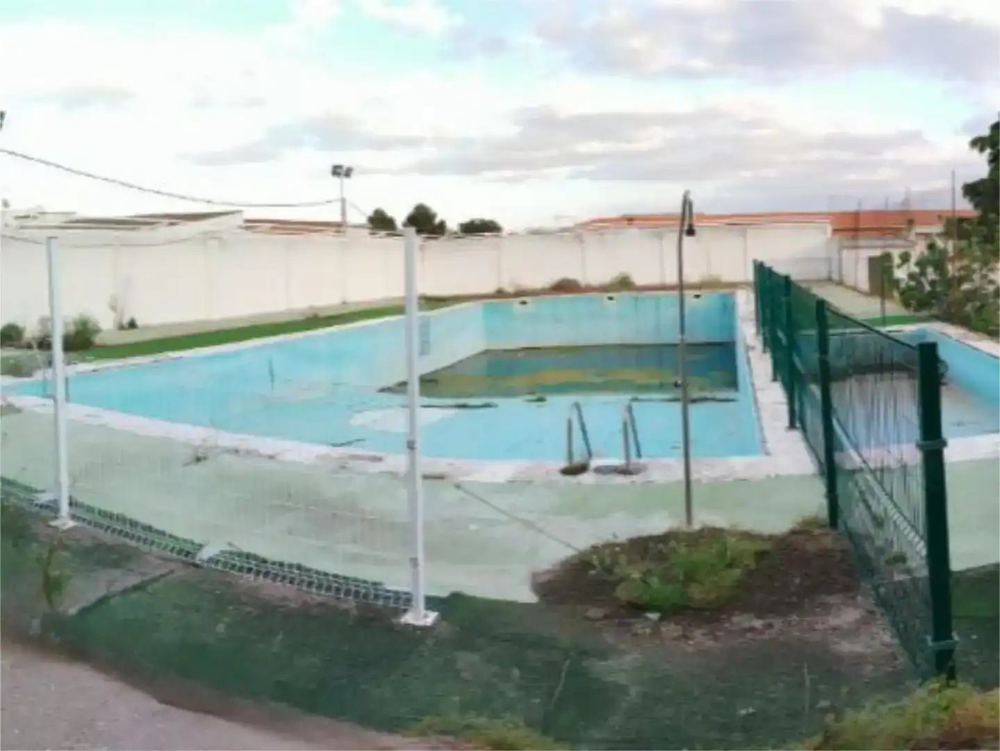Swimming pool of Residential for sale in Quero