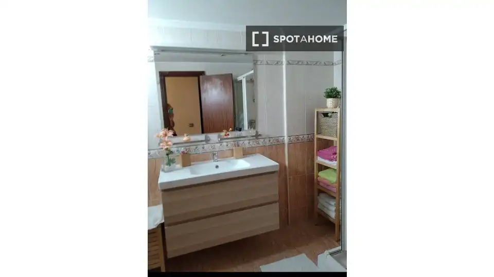 Bathroom of Flat for share in Sevilla  with Air Conditioner, Terrace and Furnished