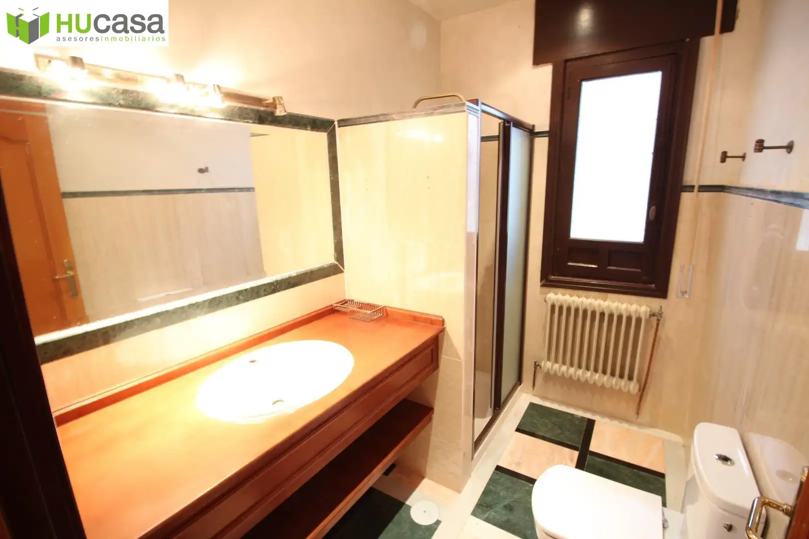 Badezimmer von Haus oder Chalet zum Verkauf in Olías del Rey mit Heizung, Privatgarten und Terrasse