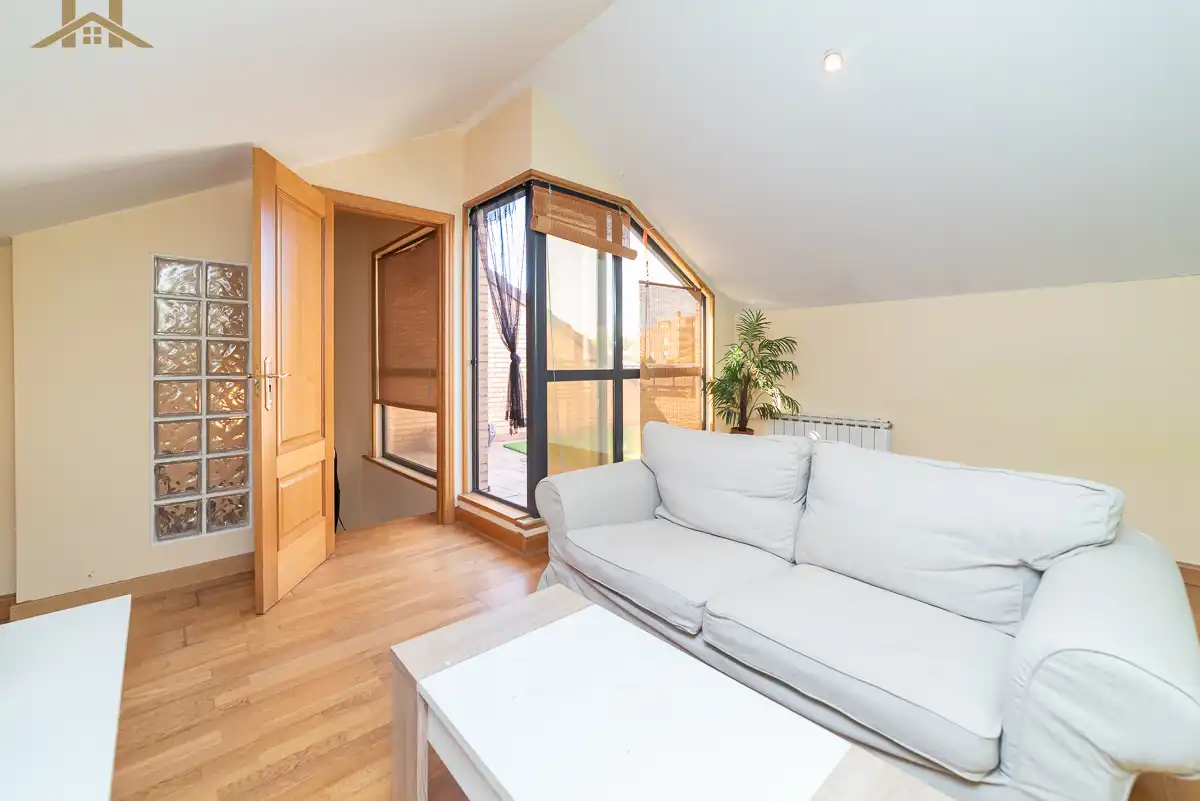 Sala de estar de Casa adosada en venta en Leganés con Aire acondicionado, Calefacción y Jardín privado