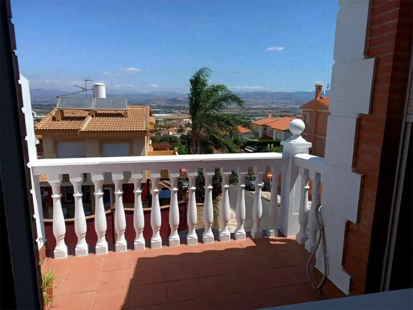 Vista exterior de Casa o xalet en venda en Alhaurín de la Torre amb Aire condicionat i Balcó