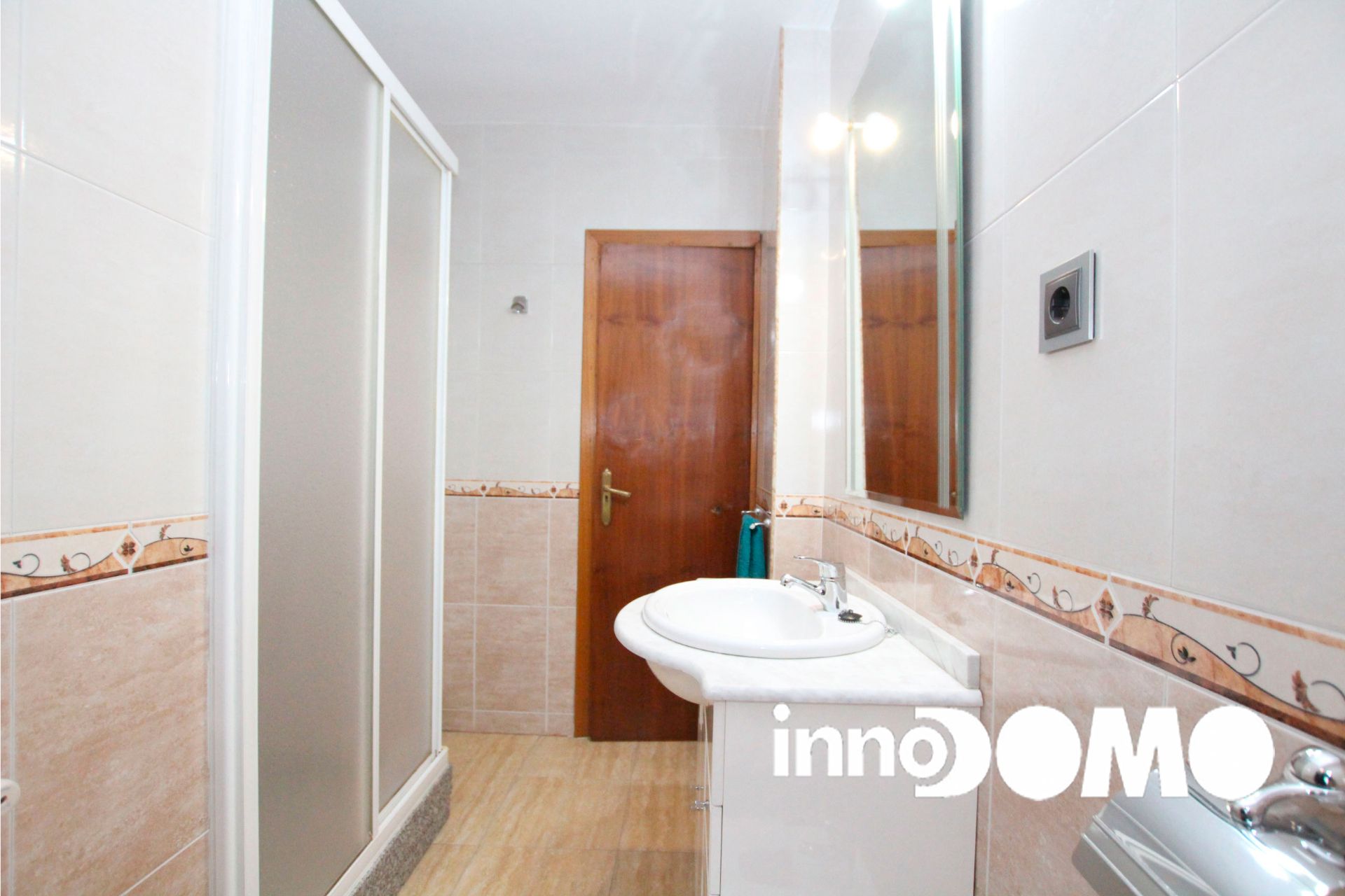 Bathroom of House or chalet to share in Getafe  with Air Conditioner, Heating and Private garden