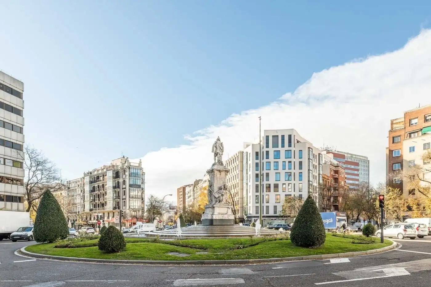 Außenansicht von Wohnungen zur Miete in Madrid mit Klimaanlage, Heizung und Möbliert
