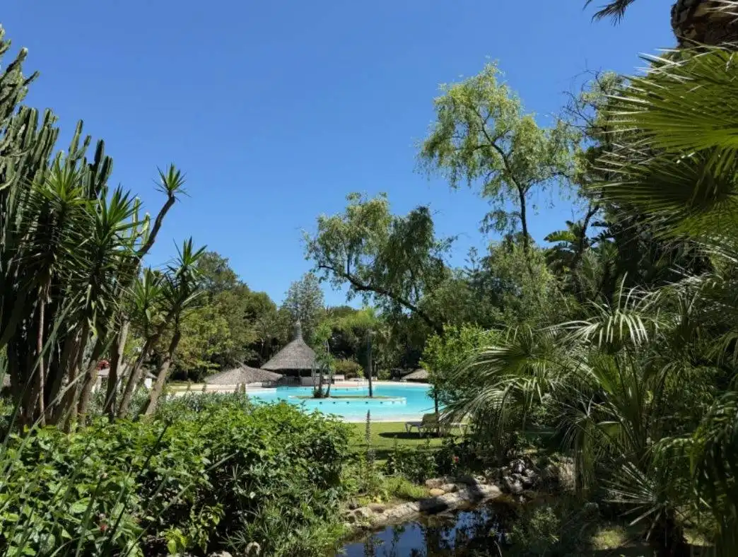 Piscina de Planta baixa en venda en Estepona amb Aire condicionat, Jardí privat i Terrassa