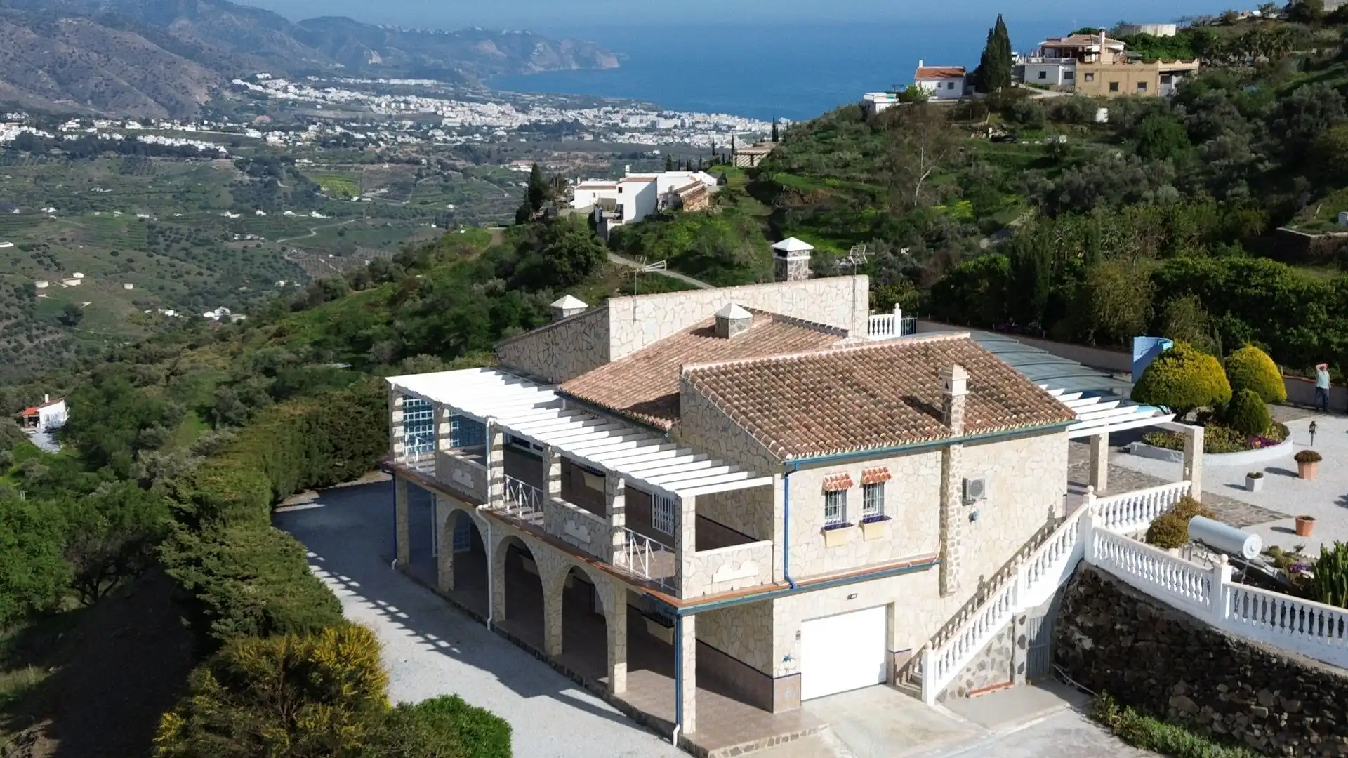 Casa rústica con piscina en venta en frigiliana