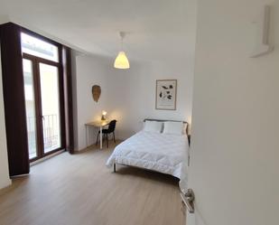 Flat to share in Carrer de Tomàs Valls, Centro